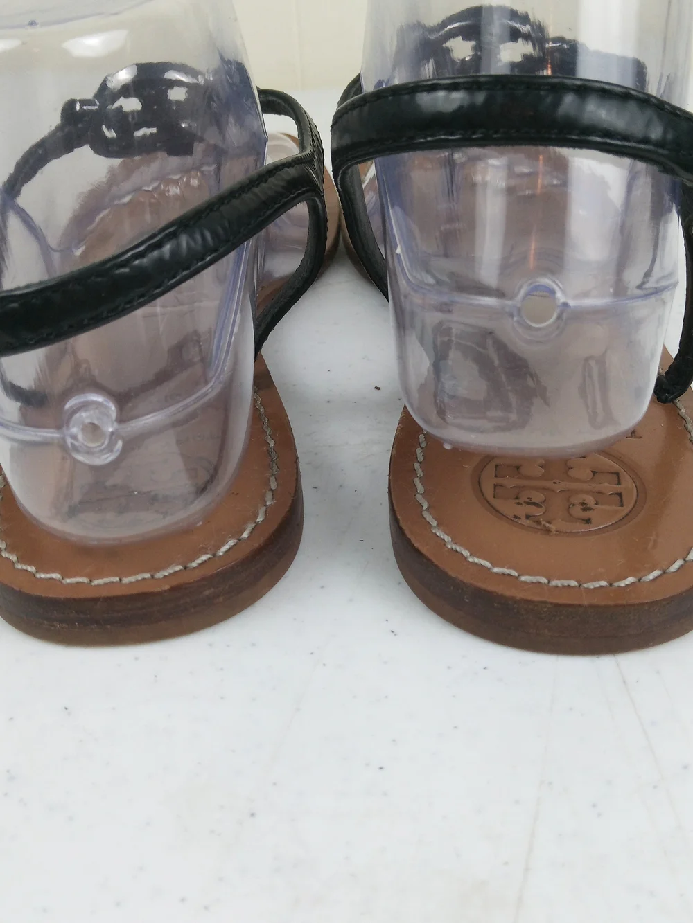 Tory Burch Thong Sandals Size 9.5 Black Patent Leather Large Rhinestone Logo